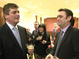 TOPI ME GAZETARET PERJASHTON RIKANDIDIMIN KRITIKON TELEVIZIONIN SHTETEROR LAJM