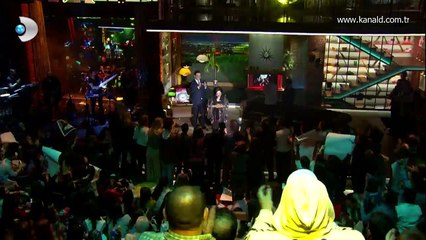 Beyaz Show Türkan Şorayı heyecanlandıran karşılama!