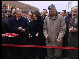 SHQIPTARET NE SERBI THIRRJE LIDERVE POLITIKE TE VIZITOJNE KOMUNAT E TYRE LAJM