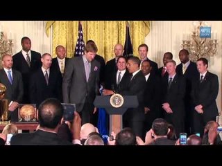 OBAMA ME KAMPIONET DALLAS MAVERICKS NDEROHET NE SHTEPINE E BARDHE LAJM