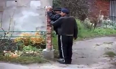 هه هه المعنى الحقيقي لبالعو خيط ....