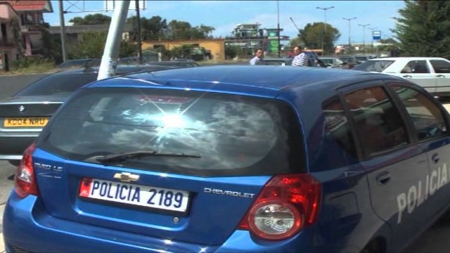 ARRESTOHEN 5 VETE NE DURRES PASI U KAPEN ME ARME, MUNICIONE DHE LENDE NARKOTIKE LAJM