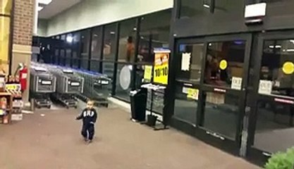 First time reaction to automatic sliding doors full hd very funny