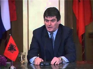 JOSIPOVIÇ NE TIRANE PRESIDENTI KROAT MBESHTET INTEGRIMIN E SHQIPERISE LAJM