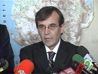 FLAMUJT E ISMAIL QEMALIT EKSPOZOHEN PER HERE TE PARE TE RESTAURUAR LAJM