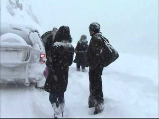 BORA TRAGJIKE NENA HUMB FEMIJEN 4 MUAJSHE NGA RRUGET E BLLOKUARA LAJM