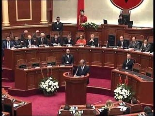 RREGULLORJA E KUVENDIT PS KERKON HEQJEN E VOTIMIT TE FSHEHTE NE DISA RASTE LAJM