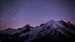 Des alpinistes escaladent le mont Rainier de nuit - Time lapse magique!
