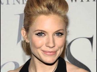 SHOWBIZ NE HOLLYWOOD TE REJAT ME TE FUNDIT NGA BOTA E ZHURMSHME E YJEVE LAJM