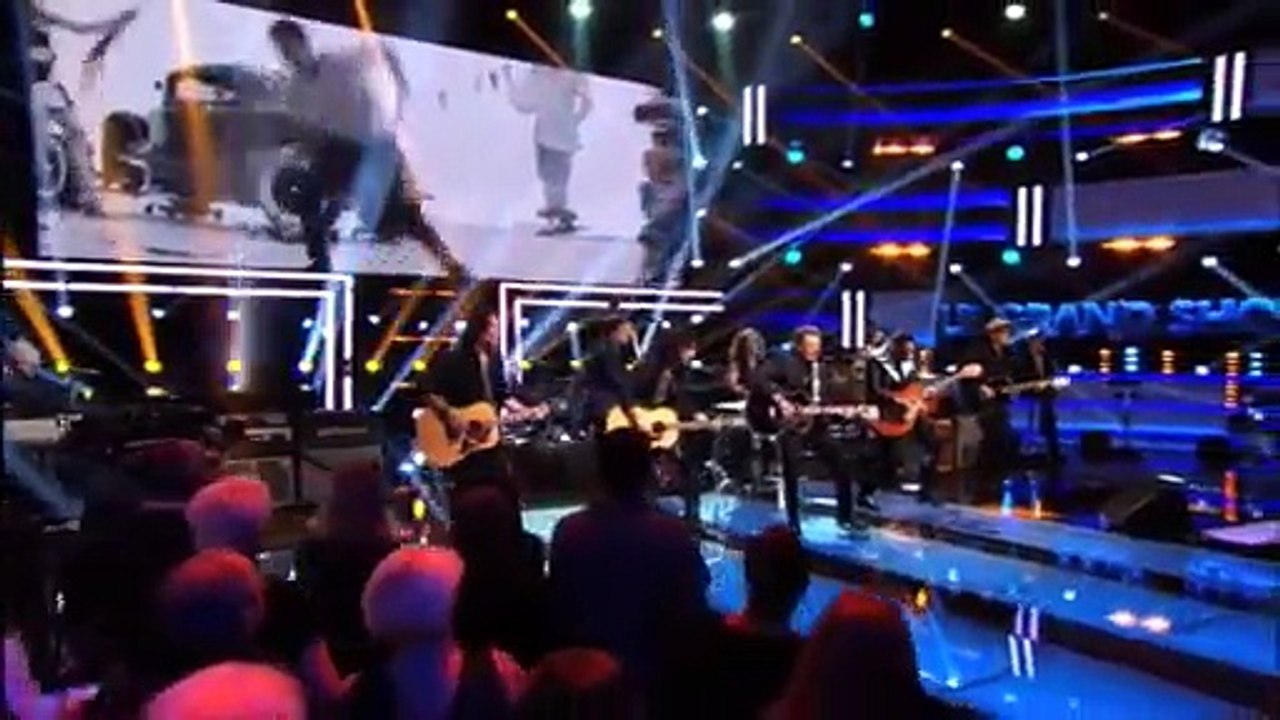 Johnny Hallyday et Yodelice "De l'amour" - Le Grand Show 28/11/2015