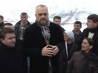 RAMA NE BULQIZE SHPERNDAN NDIHMA PER BANORET E IZOLUAR NGA BORA LAJM