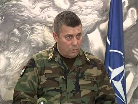 GODITEN KOMANDOT NJE USHTAR SHQIPTAR I VRARE DHE NJE NE VDEKJE KLINIKE LAJM