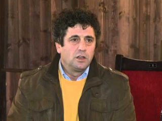 TEATRI DOKUMENT ZHANRI I RI SYNON KUJTESEN NDAJ KRIMEVE TE KOMUNIZMIT LAJM