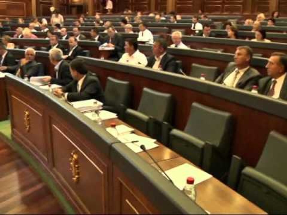 NISMA E DEPUTETEVE NE KOSOVE DO PROPOZOJNE BASHKIMIN ME SHQIPERINE LAJM