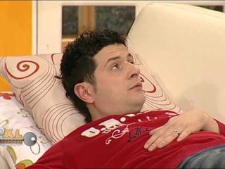 APARTAMENTI 2XL SURPRIZON SERISH SPEKTATORIN TE FTUAR MAGJISTARI E LIÇAJ LAJM