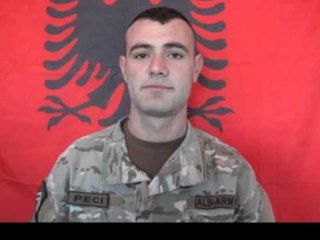 ALEKSANDER PECI NDODHET NE GJENDJE TE MIRE SHKRUAN NE “FACEBOOK” LAJM