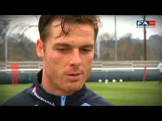 LOJTARI I VITIT I ANGLISE SCOT PARKER FITUES MUND TE MARRE SHIRITIN E KAPITENIT LAJM