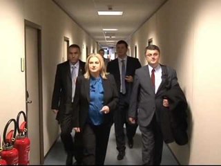 TAHIRI PER SERBINE BE TE USHTROJE PRESION DHE NDALOJE ZGJEDHJET LAJM