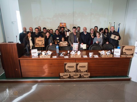 Napoli - Facciamo un pacco alla camorra (30.11.15)