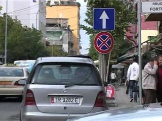 TREGU I SIGURIMEVE SIPAS AMF KA RENIE TE ARDHURASH NE DY MUAJT E PARE TE 2012 LAJM