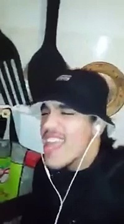 Quand tu met tes écouteurs tu crois que ta une super bele voix lol