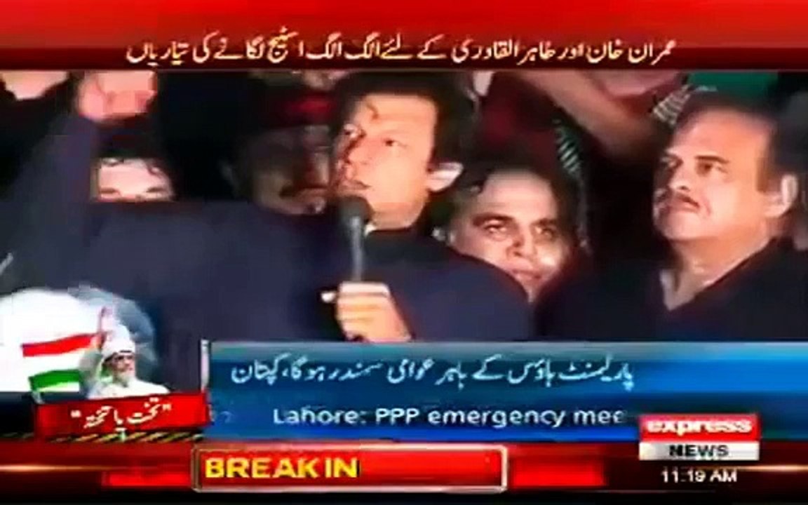 Kaptaan Leading from the Front, Picks Broom for Cleanliness Drive in Peshawar