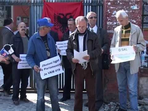 PROTESTE PARA KUVENDIT ISH TE PERNDJEKURIT AKUZOJNE BERISHEN SE PO I KEQPERDOR LAJM