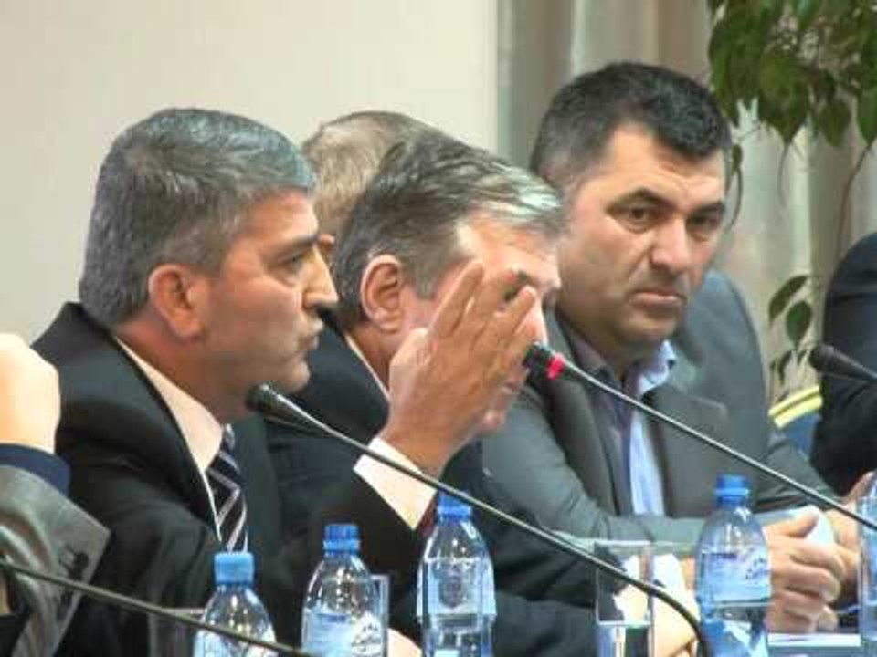 BIZNESI ANKOHET TE BERISHA KRYEMINISTRI “GOZHDOHET” ME PYETJE DHE AKUZA NGA BIZNESI LAJM