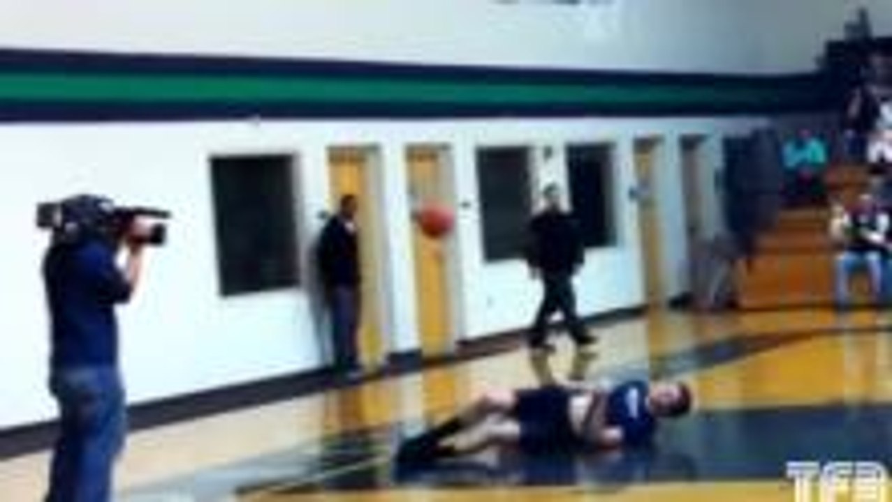 Hilarious 360 Dunk FAIL