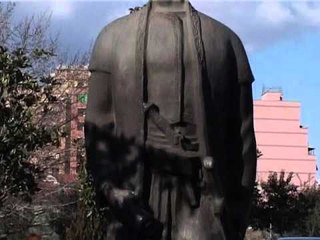 BUMCI PER MONUMENTET PRANON SE KA VESHTIRESI NE GJETJEN E SHESHEVE LAJM
