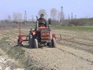 VARFERIA E FERMEREVE NE QARKUN E FIERIT TOKA PUNOHET ME LISTA LAJM