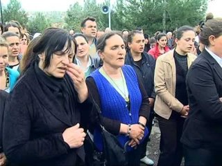 Video herunterladen: NJE DITE PARA PASHKEVE BEKOHET USHQIMI I DREKES SE PASHKEVE NE LEZHE LAJM