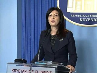 REAGIMI I TOPALLIT OPOZITA TENTOI TE BLLOKOJE ME DHUNE VOTIMIN NE KUVEND LAJM