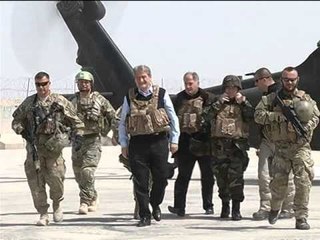 BERISHA NE AFGANISTAN VIZITE BLIC TAKON KOMANDOT DHE GJENERALIN ALLEN LAJM