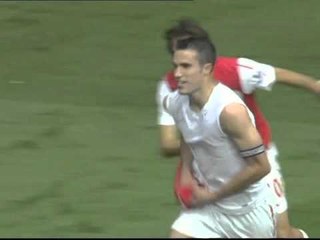 VIZITE E PAPRITUR ROBIN VAN PERSIE VIZITON EKIPIN E BARCELONES NE HOTEL LAJM