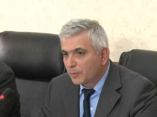 TITUJT E PRONESISE OPOZITA KUNDER LIGJIT TE RI NUK ZGJIDH ÇESHTJEN E PRONES LAJM