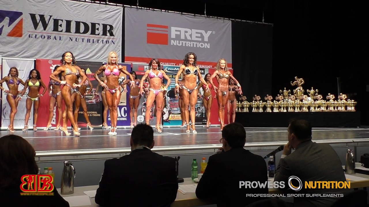 Universum 2015 - Bikini Shape over 30