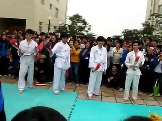 CBl Taekwondo ĐH Thăng Long thứ 4  15-12-2010 - MVI 3053