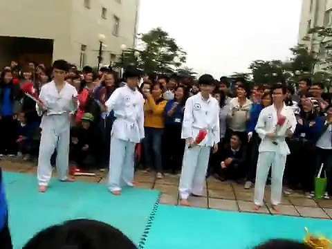 CBl Taekwondo ĐH Thăng Long thứ 4 15-12-2010 - MVI 3053