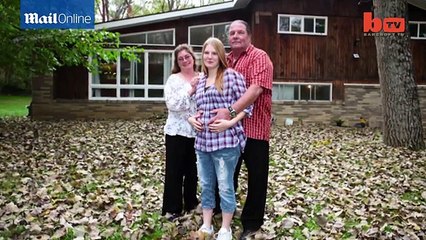 Pastor de 60 años se casa con su novia de 19 y su esposa lo apoya