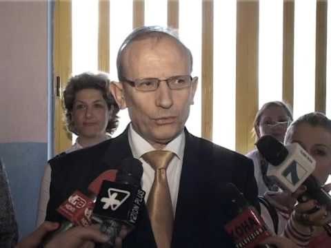 LENDET FETARE NE SHKOLLA MINISTRI I ARSIMIT I HAPUR PER TE DISKUTUAR OPSIONET LAJM
