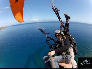 ACROBATIES ET CRIS EN PARAPENTE