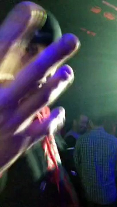 Auf Piraten Style im Club Tanzen Hält Jung Saolll