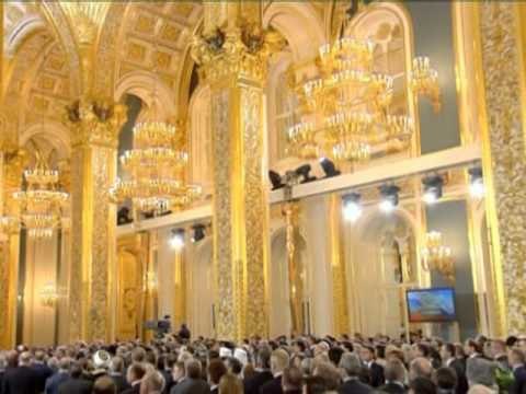 BETOHET PUTIN CEREMONI MADHESHTORE DHE PROTESTA NE KREMLIN LAJM