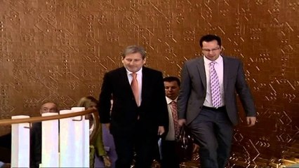 DEBATI PER NDRYSHIMET NE QEVERI,MINISTRJA GJOSHA IU SHMANGET KOMENTEVE LAJM