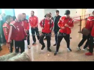 PA KOMENT: Kuqezinjtë çtensionohen përpara Armenisë - Top Channel Albania - News - Lajme