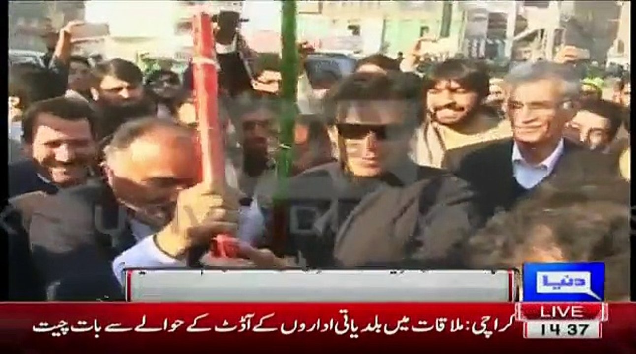 Kaptaan Leading from the Front, Picks Broom for Cleanliness