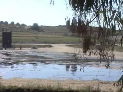 KONFLIKTI NE ZHARRES ARRESTOHEN DY BANORE QE SHKARKUAN DEPOZITAT E NAFTES LAJM