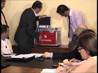 THELLOHET SKANDALI HAPET TENDERI I LOTARISE VERTETOHEN AKUZAT E GREKEVE LAJM