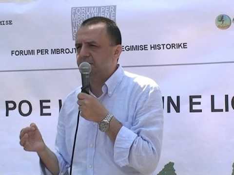 PARKU KOMBETAR PERPLASJE FIZIKE MES PROTESTUESVE DHE PUNETOREVE LAJM